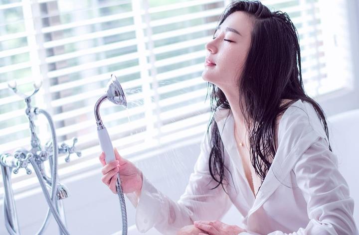 多种肌肤类型适用的永久939W75W75W乳液