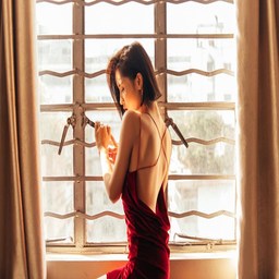为何老公看我和别人关系好还很开心？背后原因值得深思！
